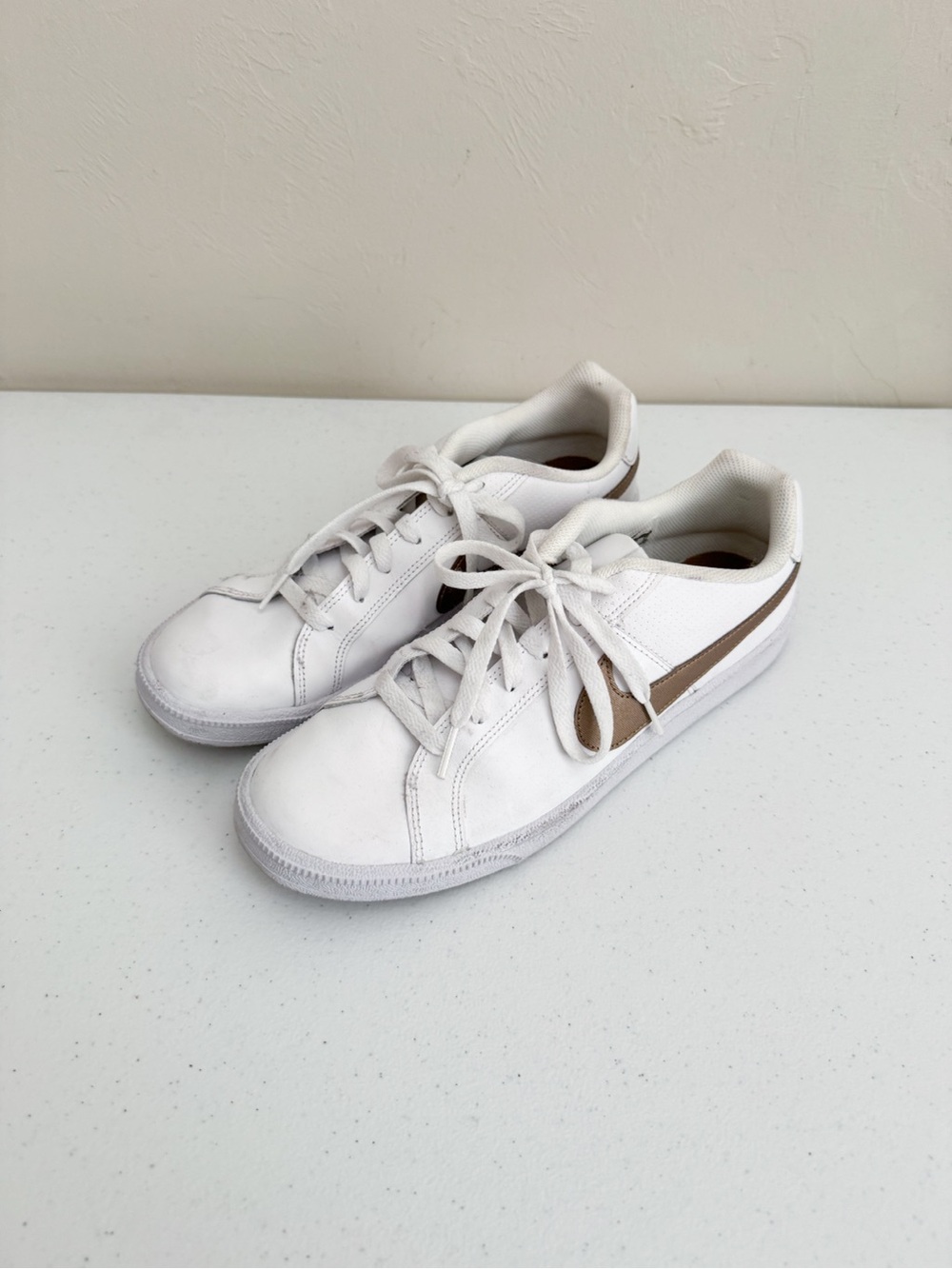 Nike White Casual Sneakers with Gold Accent - Classic Casual Shoe